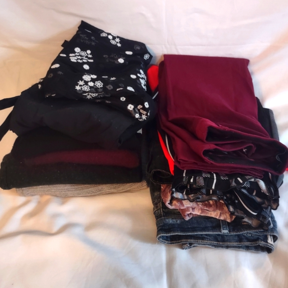 Juniors lot size S,M ( L but it shrunk to S)